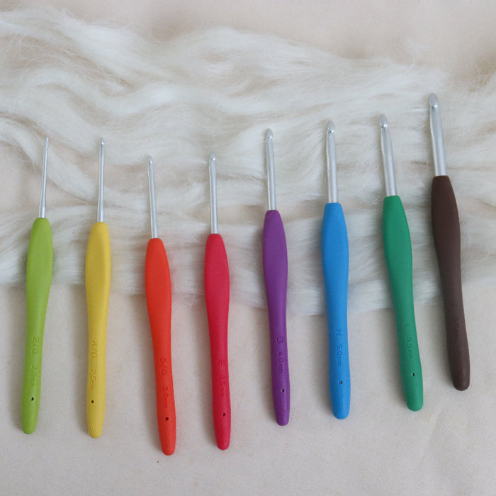 colour coded amour crochet hooks. Metal hook with soft grip coloured handle.