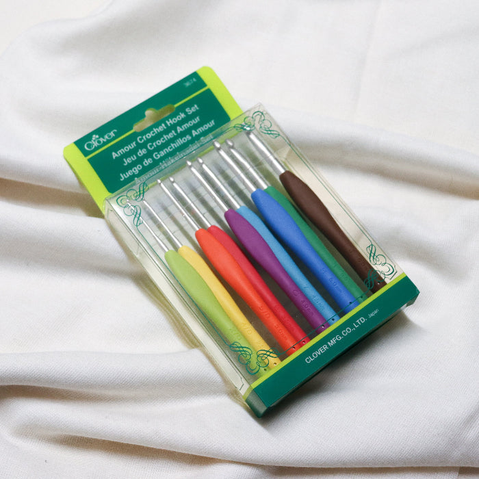 clover amour crochet hook set