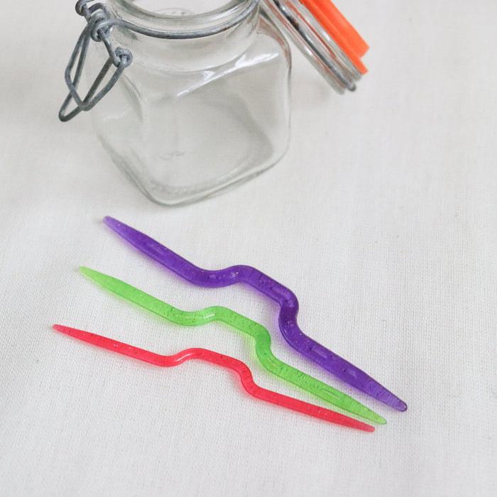 hiyahiya plastic cable needles in purple, green and pink