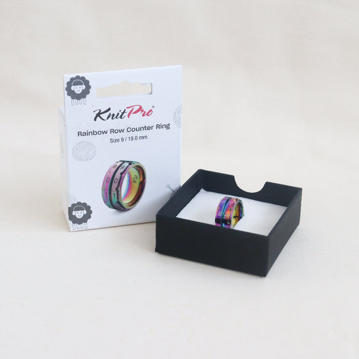 Knitpro rainbow row counting ring. A rainbow ring with two twistable bands to adjust row count.